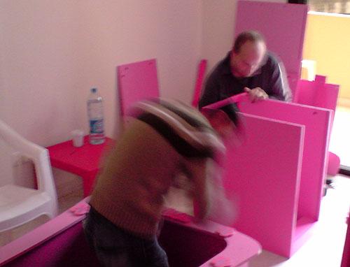 All Dolled Up … ou l’installation de mon bureau tout rose ;) meublesrooses004
