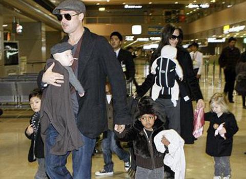 Angelina Jolie ... Elle présente ses enfants à ceux de Johnny Depp !