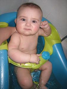 Ah qu'elle est bien quand elle est dans son bain ! IMG_4906