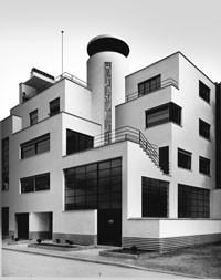 Alfa Romeo .. par l'architecte Robert Mallet Stevens medium_EXP-MALLET-STEVENS.jpg