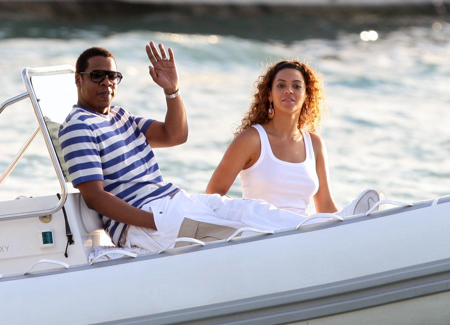 http://www.upscaleswagger.com/wp-content/uploads/2009/01/beyonce-and-jay-z-visit-st-barts.jpg