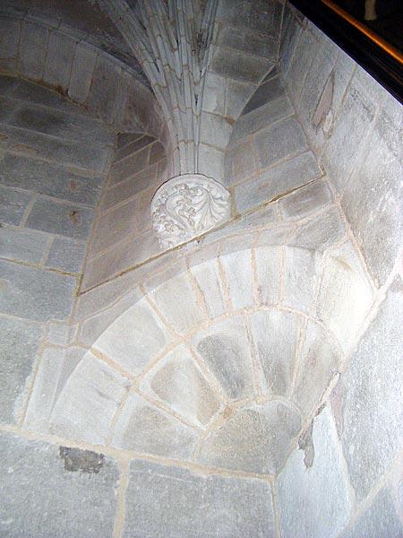 Une trompe dans la cathédrale d'Autun (71) Une trompe dans la cathédrale d'Autun (71)