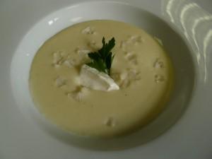 P1080955 Velouté Dubarry, cabillaud fumé et crème fouettée