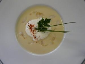 P1080958 Velouté Dubarry, cabillaud fumé et crème fouettée