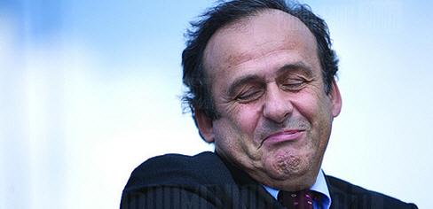 Michel Platini aime bien les blagues.