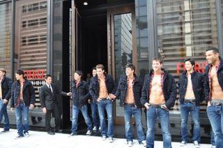 Abercrombie_fitch_ginza_store_models_02-thumb-600x398-19767-500x331