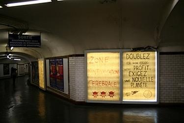 Tag de protestation dans le métro parisien
