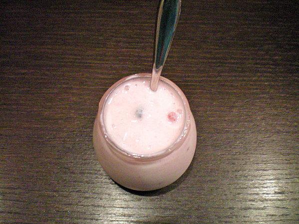 ET OUIIII ENFIN DES YAOURTS .....ET .. DES YAOURTS AUX FRUITS ROUGES..... 100 0805-copie-6