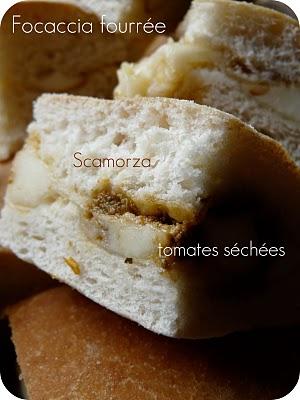 Focaccia fourrée au scamorza et à la tomate séchée Focaccia fourrée au scamorza et à la tomate séchée