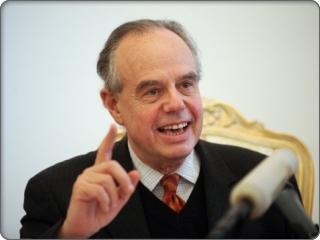 Frédéric Mitterrand crée une mission de la photographie