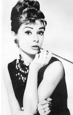 COMMENT ÊTRE ÉLÉGANTE EN TOUTE CIRCONSTANCE COMMENT ÊTRE ÉLÉGANTE EN TOUTE CIRCONSTANCE