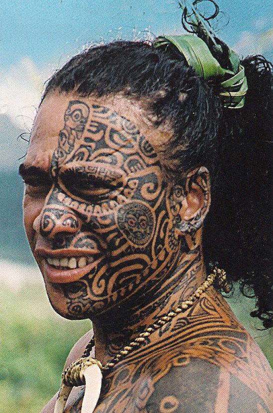 Tatouage visage polynésien