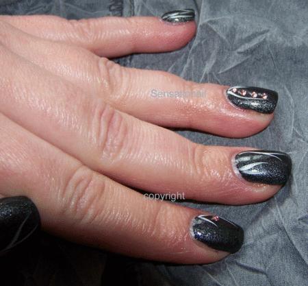 Une pose s'impose.... ongles2