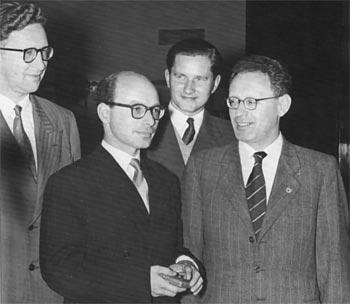 Vassily Smyslov, David Bronstein, Paul Kérès et Mikhaïl Botvinnik. L'ossature de l'équipe soviétique qui écrase le monde des Echecs au début des années 1950. Smyslov est au sommet de sa carrière.