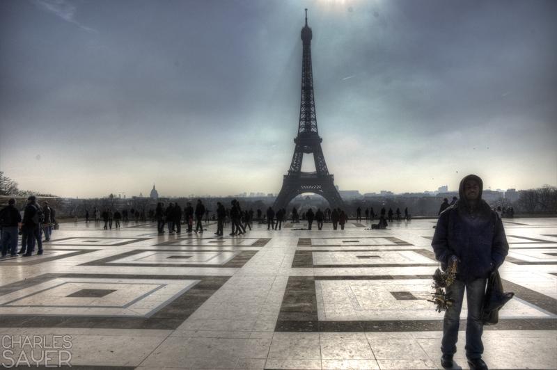 Life in Paris #5 bis — La tour Eiffel et un café