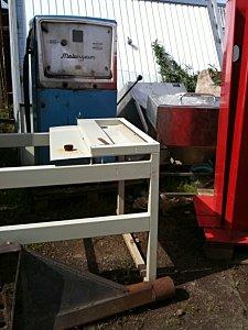 En virée chez le ferrailleur... pompe-a-essence.jpg