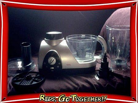 Falafel et mon nouveau joujou robot.jpg