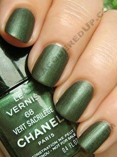 chanel_vert_sacrilege_matte_le_vernis_green_nail_polish