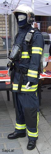 Sapeurs Pompiers - Les tenues (3) Nouvelle tenue de feu sapeur pompier 1