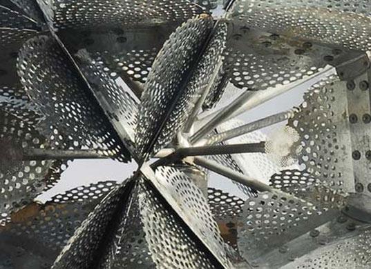 Une fleur de métal géante pour l’éclairage nocturne Fleur de métal géante - Tonkin Liu - 4