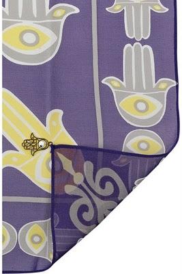 OTRERA : Des foulards talismans