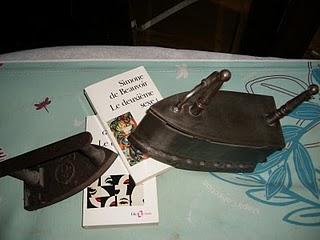 Le deuxième sexe contre les fers à repasser Le deuxième sexe contre les fers à repasser