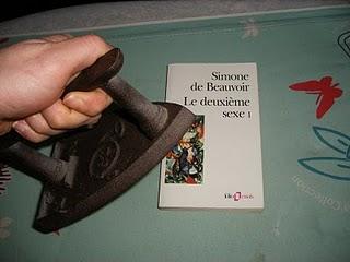 Le deuxième sexe contre les fers à repasser Le deuxième sexe contre les fers à repasser