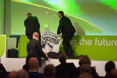 Assemblée générale de Nestlé Greenpeace Nestlé devrait-il « blogguer » pour se débarasser de Greenpeace?