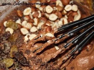 Cake choco, raisins et noisettes, façon tablette ! Oh la la... Cake choco, raisins et noisettes, façon tablette ! Oh la la...