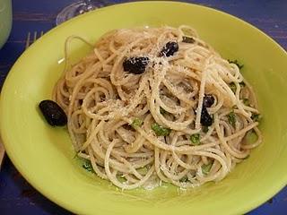 Spaghetti aux anchois, à l’ail et au citron