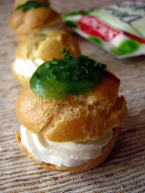 Choux chantilly au chèvre frais et vert printemps Choux chantilly au chèvre frais et vert printemps
