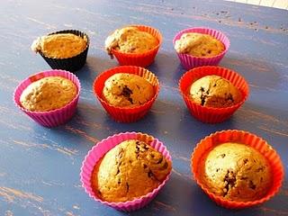 Muffins aux framboises et muffins au café/chocolat