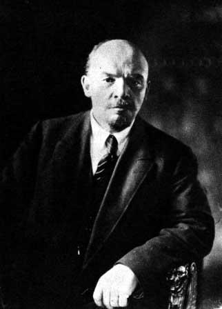 http://upload.wikimedia.org/wikipedia/commons/8/83/Lenin_1920.jpg