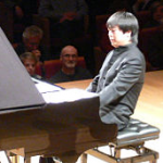 Un pianiste chevronné joue avec un iPad en concert