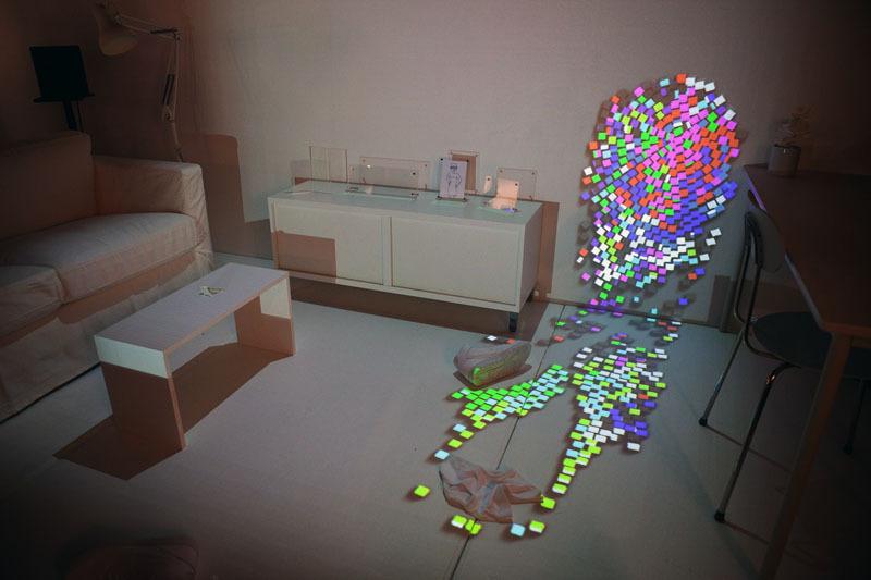 02_905 Curieux écrans