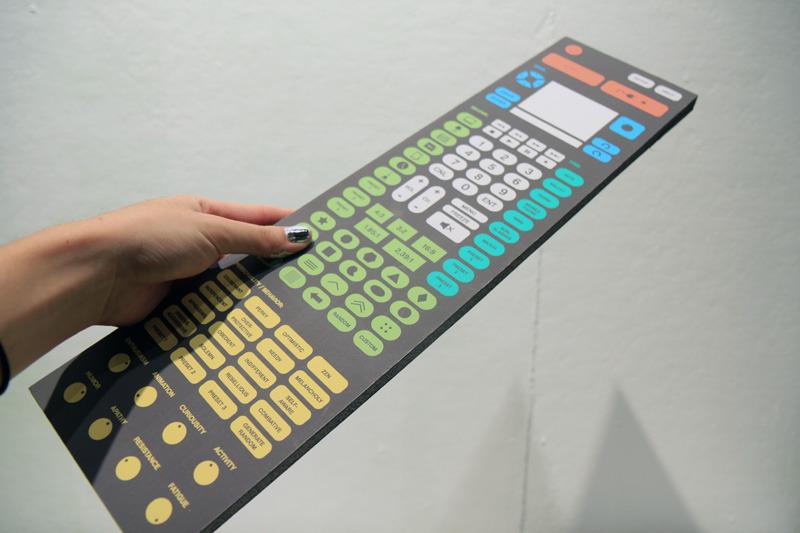 remote_905 Curieux écrans