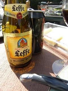 White... Et écrevisse. White... Et écrevisse.