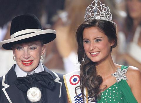 Geneviève de Fontenay ... elle s'en prend à Malika Ménard Geneviève de Fontenay ... elle s'en prend à Malika Ménard