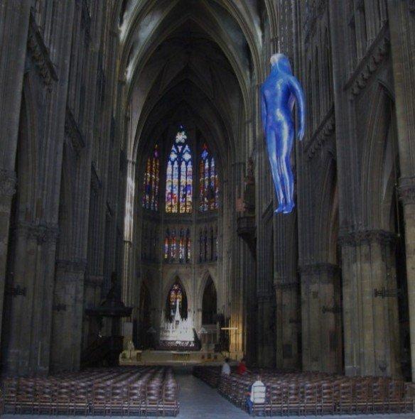 A la cathédrale de Metz, des oeuvres de Fleur Nabert en exposition Fleur Nabert Metz Cathédrale