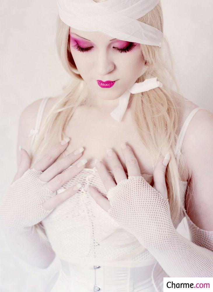 Blonde sexy fait un shooting inoubliable
