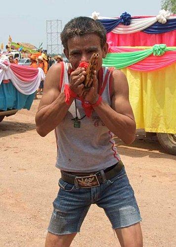 28 avril: « Ban That World Rocket Festival » Visages de fête. DSCF4310