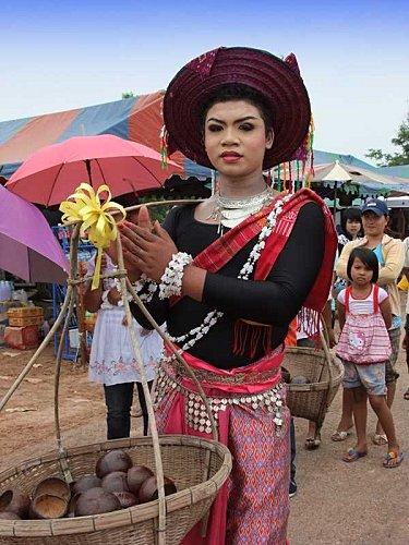 28 avril: « Ban That World Rocket Festival » Visages de fête. DSCF4275