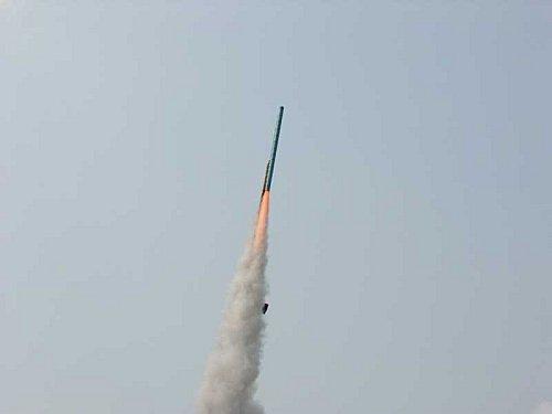 29 avril: « Ban That World Rocket Festival » La fête des fusées. DSCF4437