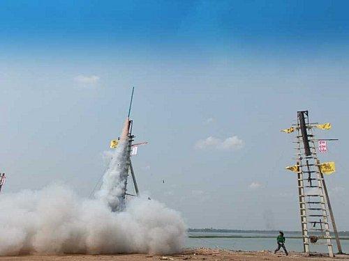 29 avril: « Ban That World Rocket Festival » La fête des fusées. DSCF4416