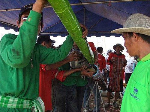 29 avril: « Ban That World Rocket Festival » La fête des fusées. DSCF4421