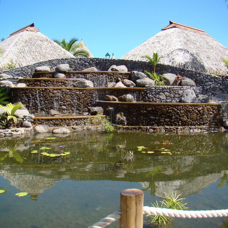 A Tahiti, heureusement qu’il y a des jardins ! fontaine.1270638763.jpg