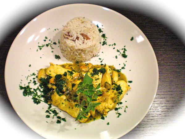 TAJINE DE POULET AUX AMENDES , RIZ PARFUME ....... 100_0805-copie-14.JPG