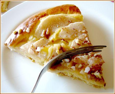 Tarte briochée aux poires et mon nouveau blog gros_plan_tarte_brioch_e