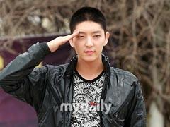 Les images du départ de Lee Jun-Ki pour le service militaire Image