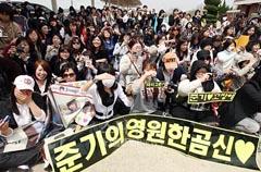 Les images du départ de Lee Jun-Ki pour le service militaire Image